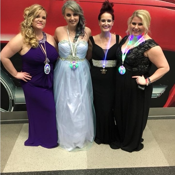 Black Ball Gown-Final markdown but best offer wins!! - Picture 8 of 10